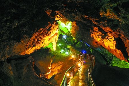 洛阳到鸡冠洞、蝴蝶谷一日游--洛阳到栾川旅游（洛阳到鸡冠洞直达大巴时间表）